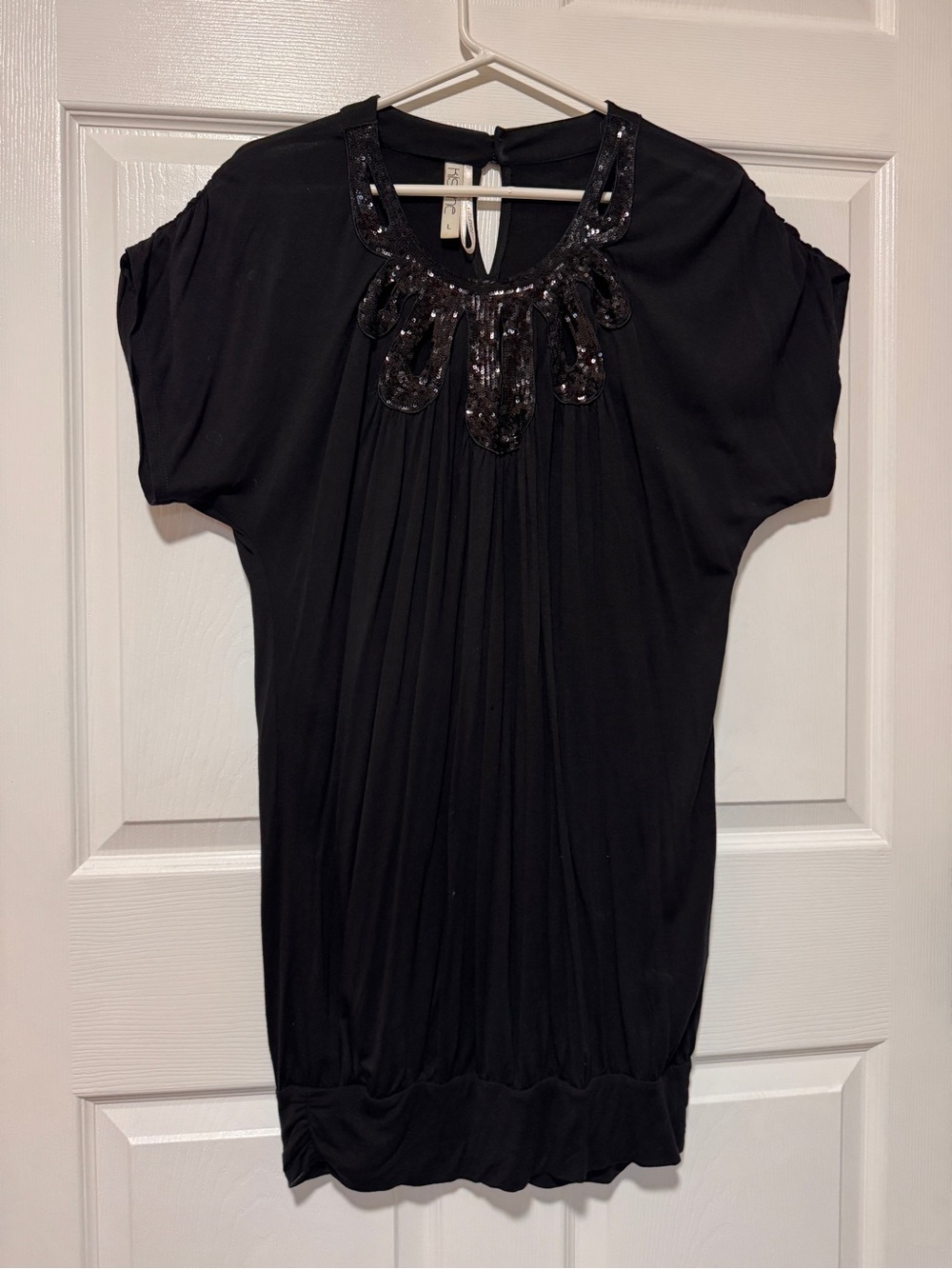 Sz L Black cap sleeve Top with Sequin-trimmed Neckline